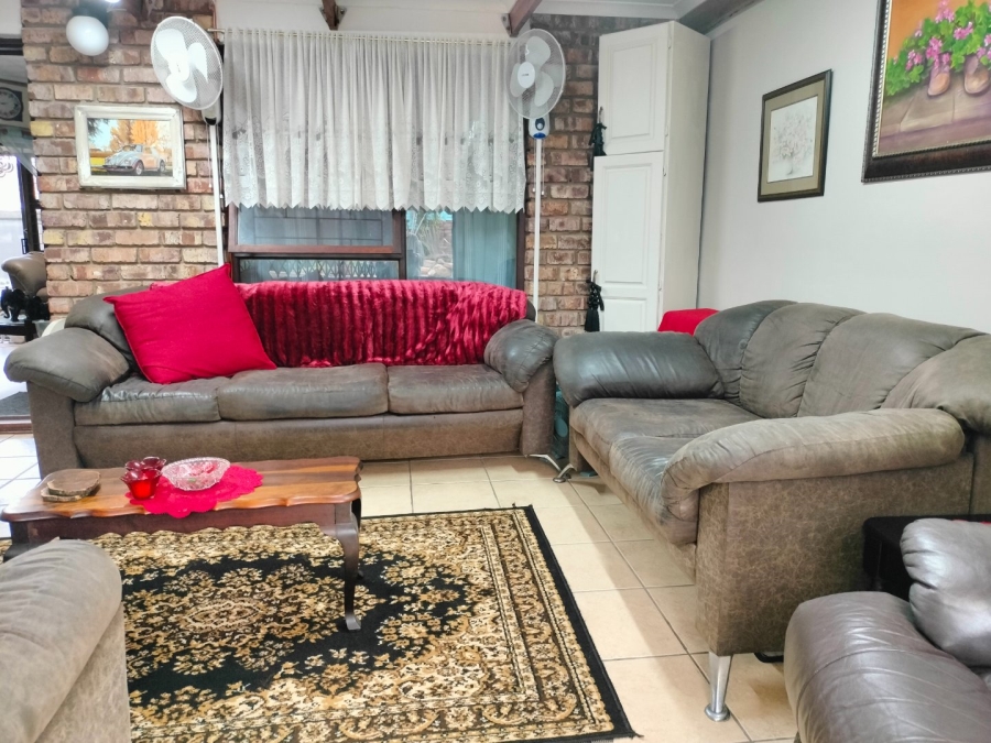 3 Bedroom Property for Sale in Deoville Park Western Cape